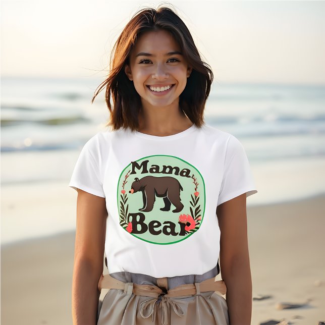 Mama Bear - Klassisches und gemütliches Design T-Shirt (Mama Bear - Classic and Cozy Design T-Shirt. Celebrate Motherhood Everyday.)