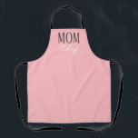 Mama Blush Pink Schwarz-weiß Script Koch Schürze<br><div class="desc">Ihre Mutter kann ihr zeigen, während sie kocht Stil mit dieser Mama Blush Pink Schwarz-weiß Script Koch Schürze. Es ist mit einem massiven pastellfarbenen Rosa-Hintergrund gestaltet, der überdruckt ist, und "Mama" ist grau und das Wort "Koch" ist in weißen Schriftzeichen enthalten. Eine tolle Geschenkidee für eine Mutter, die Liebe zum...</div>