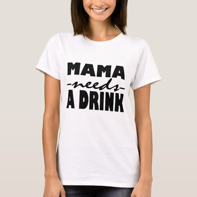 Mama braucht ein Getränk T-Shirt (Vorderseite)