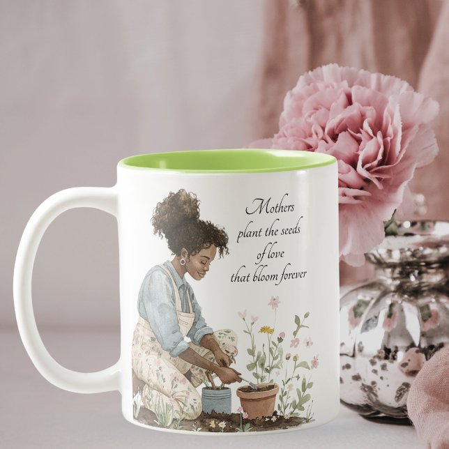 Mama der Wasserfarbe Anpflanzung der Tasse einer M (Von Creator hochgeladen)