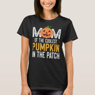 Mama des Coolsten Kürkins im Pflaster, die mit H T-Shirt
