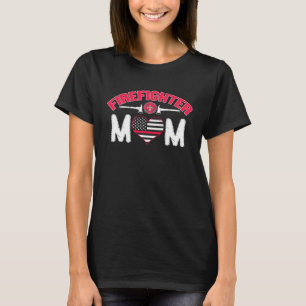 Mama des Feuerwehrmanns unterstützt die dünne rote T-Shirt