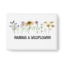 Mama, die eine Wildblume großzieht 
