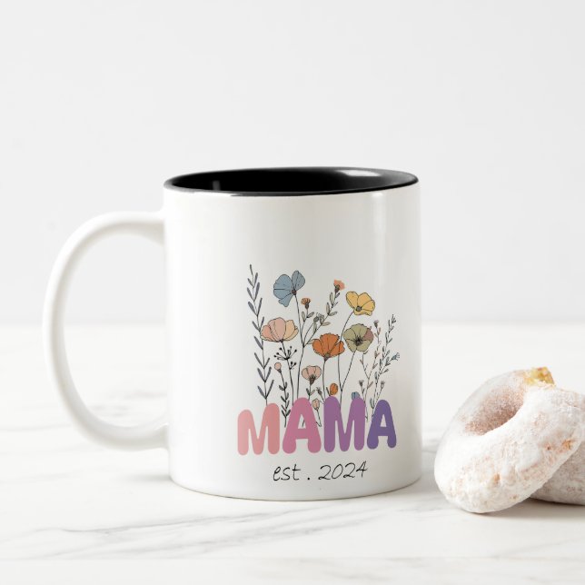 Mama Est 2024 Mothers Day Zweifarbige Tasse (Mit Donut)