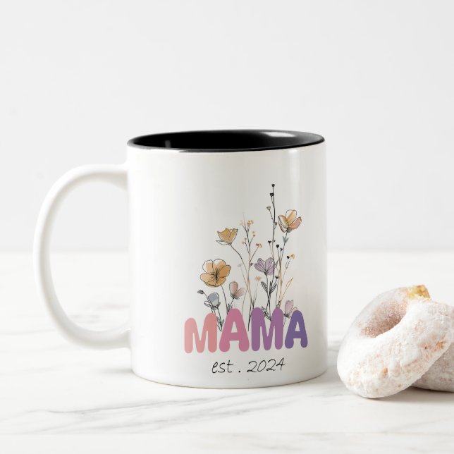 Mama Est 2024 Mothers Day Zweifarbige Tasse (Mit Donut)