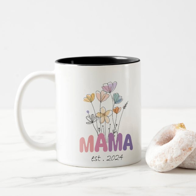 Mama Est 2024 Mothers Day Zweifarbige Tasse (Mit Donut)