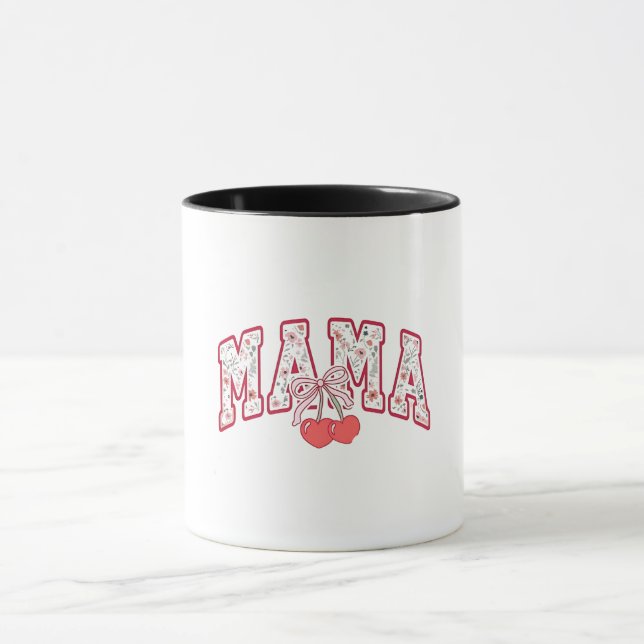 Mama est 2025 Mütter Tag Coquette Bogen Tasse (Zentrum)