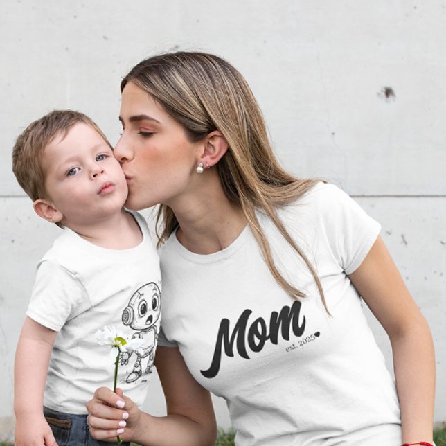 Mama Est. Black Script Heart | Custom T-Shirt (Von Creator hochgeladen)