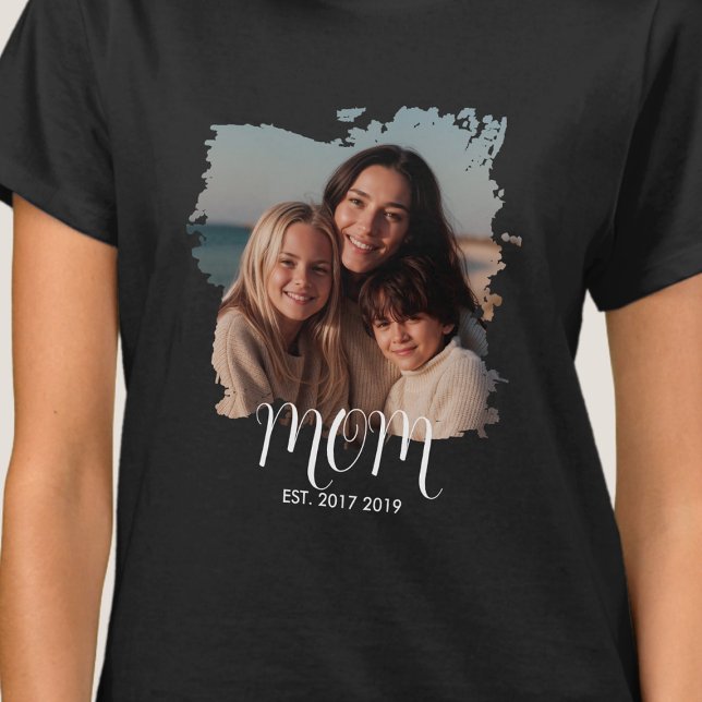 Mama Established Schrift Foto  T-Shirt (Von Creator hochgeladen)