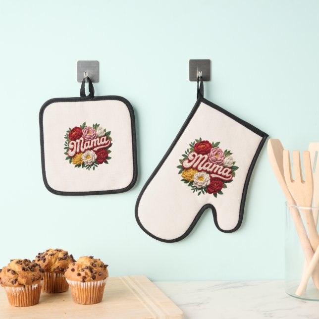 Mama Floral Kitchen Set – Oven Mitt & Pot Holder  (Insitu (Hängend))