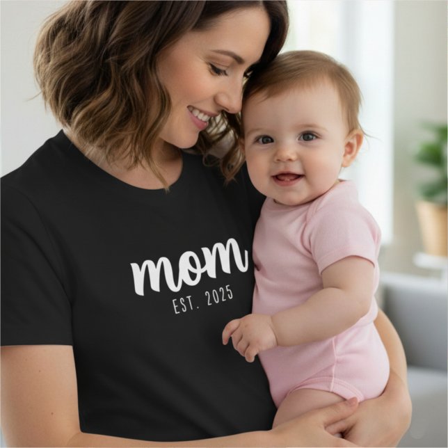 Mama: Geschenke für Junge Mütter T-Shirt (Von Creator hochgeladen)