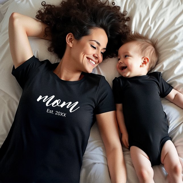 Mama: Geschenke für Junge Mütter T-Shirt (Von Creator hochgeladen)