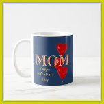 Mama Happy Valentine's Day Hearts Blue Red Kaffeetasse<br><div class="desc">Was für eine schöne Art, "I Liebe You" für die Mama zu sagen - man kann den "Happy Valentine's Day" ändern oder ganz entfernen - nur weil man heute an sie gedacht hat. Blue Background; einzigartiges, individuelles 3-farbiges Schriftzeichen auf "Mama" - einfach und sentimental - macht ein schönes Geschenk. Alle...</div>