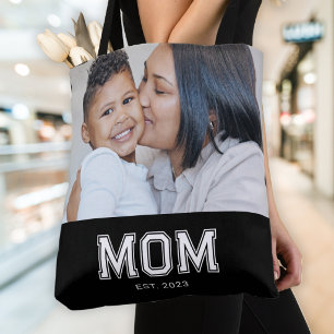Mama hat ein kühnes schwarzes Foto erstellt