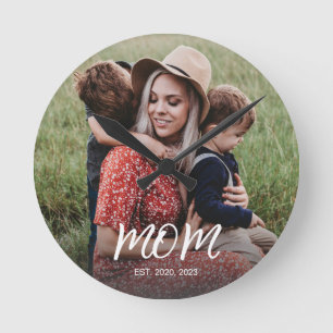 Mama hat modernes weißes Skript-Foto eingerichtet Runde Wanduhr