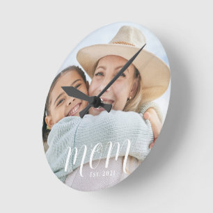 Mama hat modernes weißes Skript-Foto eingerichtet Runde Wanduhr