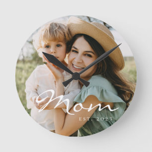 Mama hat modernes weißes Skriptfoto eingerichtet Runde Wanduhr