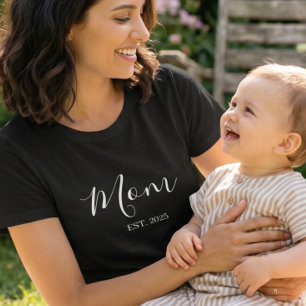 Mama hat neues Mama-Geschenk gegründet T-Shirt