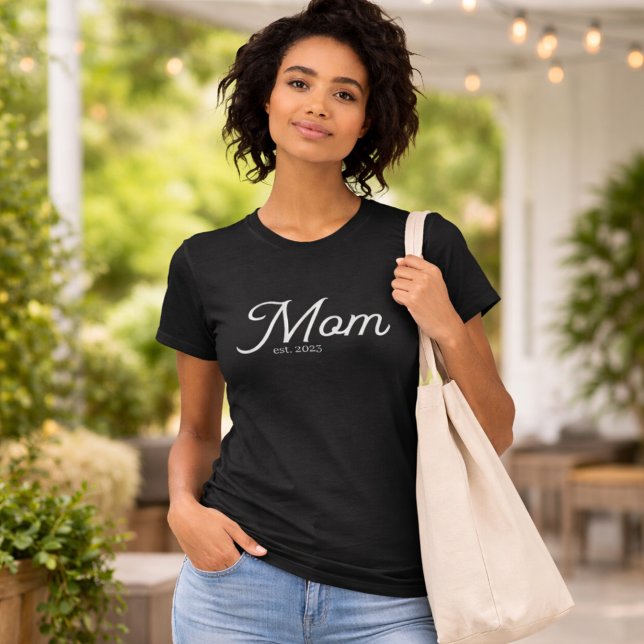 Mama hat White Script gegründet T-Shirt (Von Creator hochgeladen)