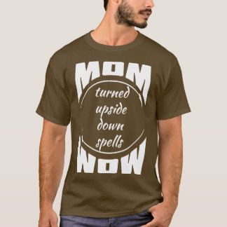 Mama hat Zauber auf den Kopf gestellt, die ein lus T-Shirt