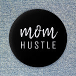 Mama Hustle | Modernes Drehbuch Schwarzer Mutterta Button<br><div class="desc">Einfaches,  stilvolles "Mama Hustle",  kundenspezifisches Zitat-Kunstdesign in moderner,  minimalistischer Schrift-Typografie in Schwarz,  das leicht für das perfekte Muttertagsgeschenk personalisiert werden kann.</div>