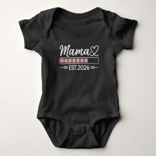 Mama ist. 2026 Schwangerschaftsankündigung Mutter  Baby Strampler