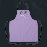 Mama Koch Modernes Lavendel Lila Script Küche Schürze<br><div class="desc">Mit dieser Mama Koch Modern Lavender Lila Script Kitchen Schürze kann Ihre Mutter ihr beim Kochen zeigen.  Es ist mit einem lila Vollbild-Hintergrund und "Mama" in Grau und das Wort "Koch" in weißer Schriftzeichen gestaltet.  Eine tolle Geschenkidee für eine Mutter,  die Liebe zum backen und kochen.</div>
