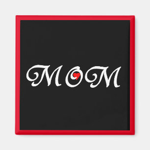 Mama mit einem roten Herz Magnet