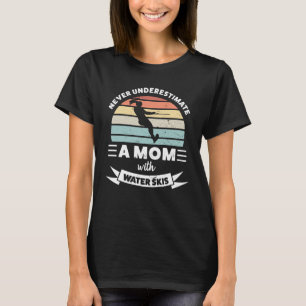 Mama mit Water Skis Funny Gift Ehefrau T-Shirt