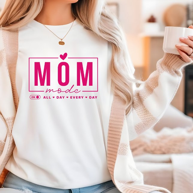 Mama Mode Funny Simple Modern Script Typografy T-Shirt (Von Creator hochgeladen)