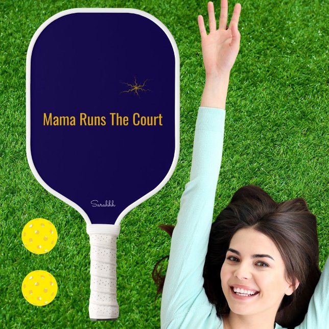 Mama Runs The Court Personalized Pickleball Mom Pickleball Schläger (Von Creator hochgeladen)