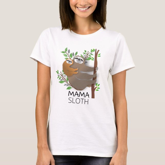 Mama Sloth Climbing Tree mit Kinderschlitten auf d T-Shirt (Vorderseite)
