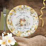 Mama to Bees Blume and Bies Honey Baby Shower Pappteller<br><div class="desc">Eine Einführung in unsere wunderschöne Baby Dusche Kollektion, inspiriert von der Süße des Honigs und der Schönheit der blühenden Blume. Diese bezaubernde, geschlechtsneutrale Vorlage zeigt eine charmante Kombination von Elementen, darunter eine süße Honiggläser und zarte weiße Blumenblüten. Im Mittelpunkt des Designs steht der beliebte Satz "Mama to Bee", der elegant...</div>