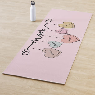 Mama und Kinder nennen Süßes Herz Yogamatte