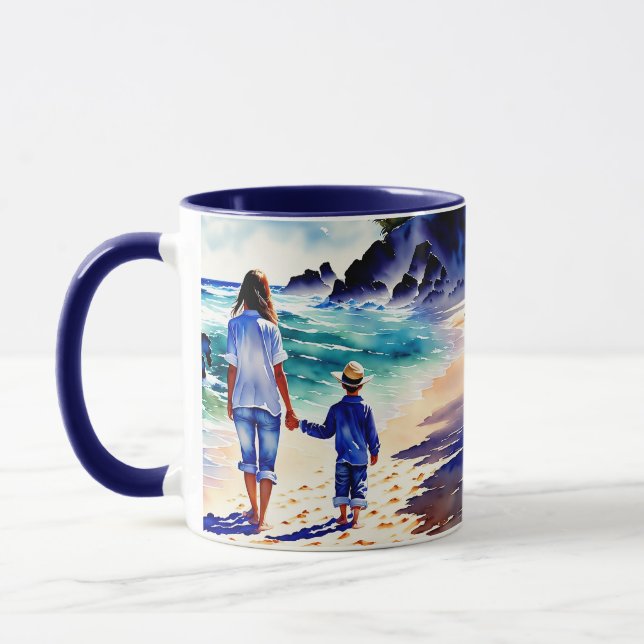 Mama und Son Walking an der Beach Tasse (Links)