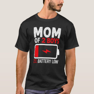 Mama von 2 Jungen mit niedrigem Akku von Son Mothe T-Shirt