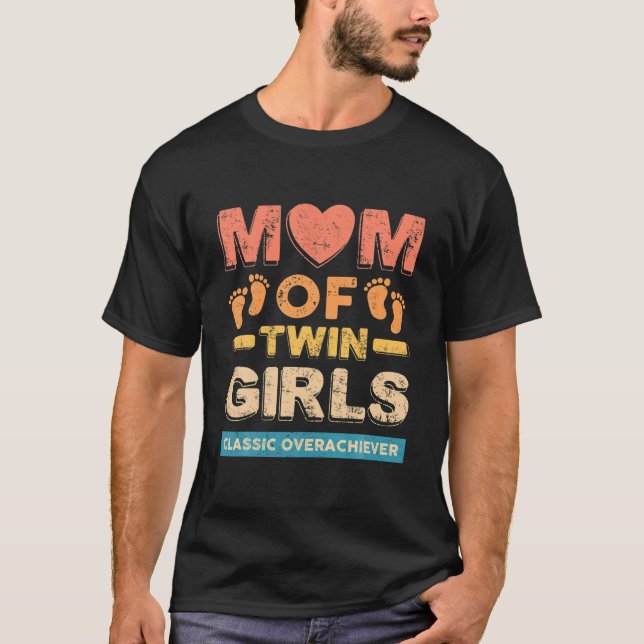 Mama von Twin Girls Classic Übererfüller Zwei Mama T-Shirt (Vorderseite)