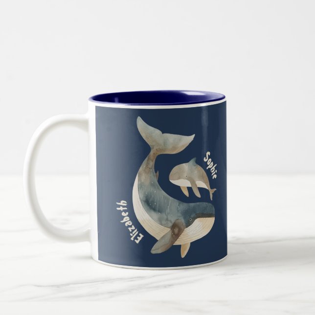 Mama Whale & Calf mit Name Navy Blue Mother's Day Zweifarbige Tasse (Links)