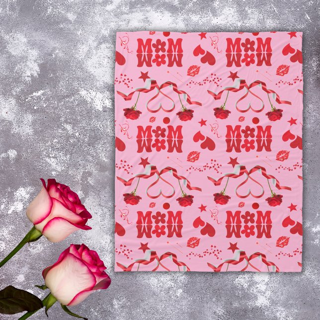 MAMA/WOW: Eine Liebe in Rot auf Rosa | Fleecedecke (Von Creator hochgeladen)