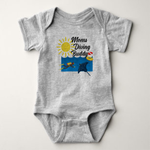 Mamas Diving Buddy Design - Baby Jersey Bodysuit Strampler