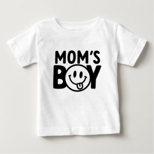 Mamas Junge im Shirt