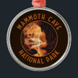 Mammoth Höhle Nationalpark Retro Distressed Circle Ornament Aus Metall<br><div class="desc">Mammoth Höhle Vektorgrafik Design. Der Park liegt im Westen von Kentucky und umfasst Teile der Mammoth-Höhle,  dem längsten Höhlensystem der Welt.</div>