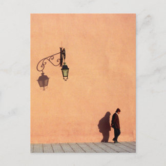Man Passes by City Walls of Marrakesch, Marokko Postkarte