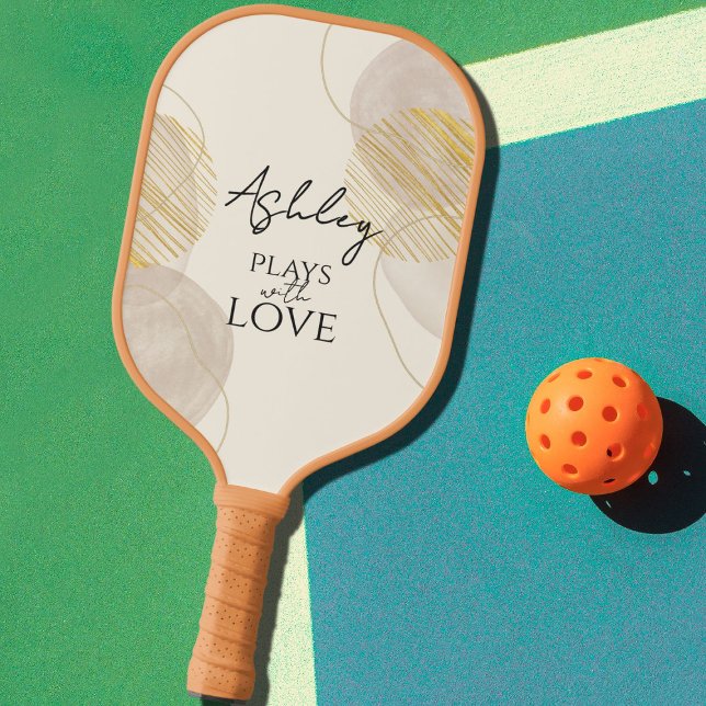 Man spielt mit Liebe, beige Buchstaben Pickleball Schläger (Von Creator hochgeladen)