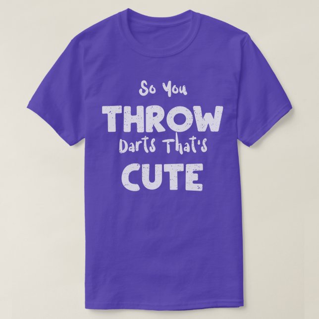 Man wirft also Darts, die Niedlich sind T-Shirt (Design vorne)