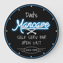 Mancave Neon Blue Script Vater, beliebiges Name Ba Große Wanduhr
