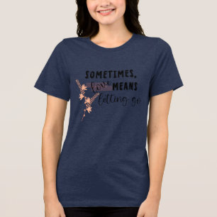 Manchmal bedeutet Liebe loszulassen Tri-Blend Shirt