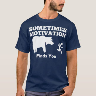 Manchmal findet Motivation einen Bären T-Shirt