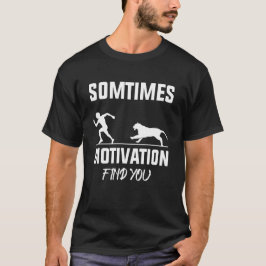 manchmal findet Motivation einen Löwen T-Shirt
