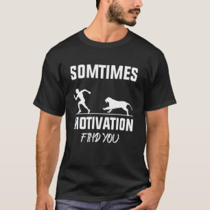 manchmal findet Motivation einen Löwen T-Shirt